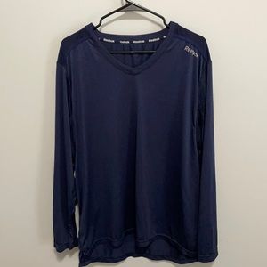 Reebok navy long sleeve loose dry fit T!! Size Large! 🤍💙🤍